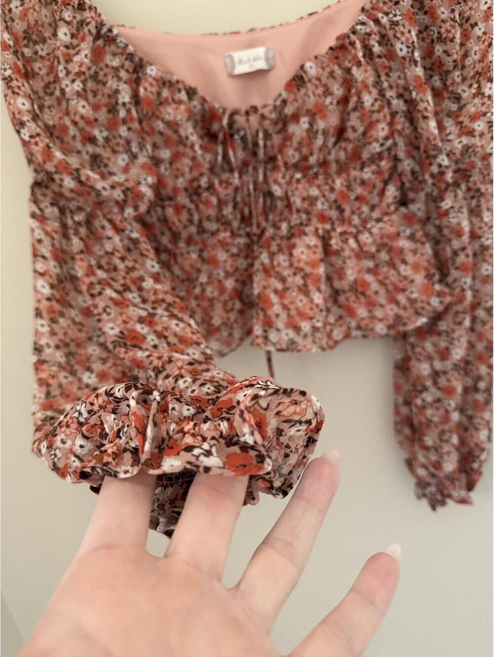 XS Altar’d State Cropped Blouse, floral, EUC - Picture 6 of 8